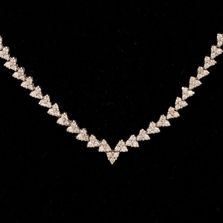COLLIER, 14K vitguld, briljantslipade diamanter 267 st. Vikt 51,77 g. 2000-tal.