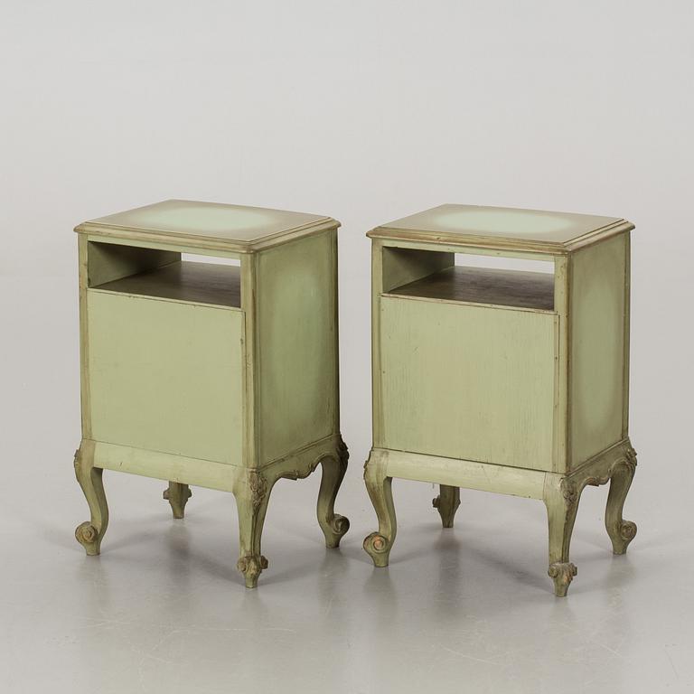 A PAIR OF BEDSIDE TABLES.