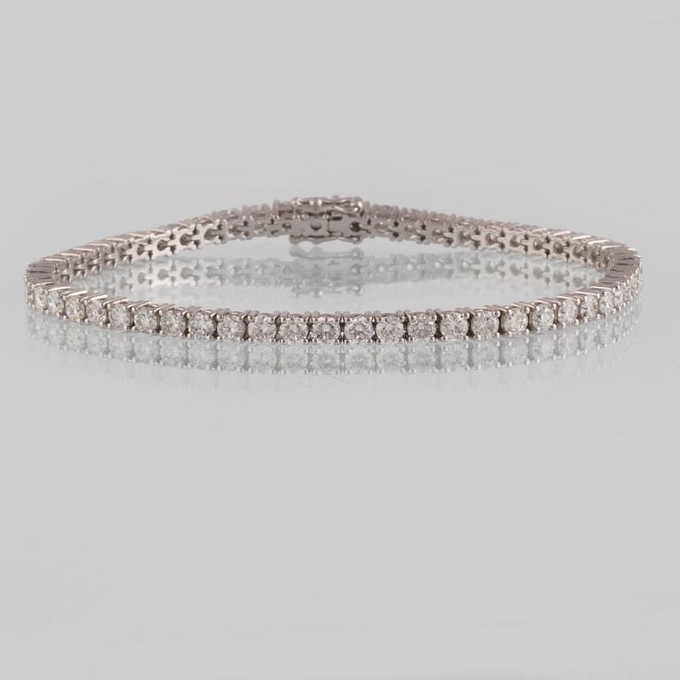ARMBAND, 18K vitguld med briljantslipade diamanter ca 5,89 ct. Vikt 12,2 gram.