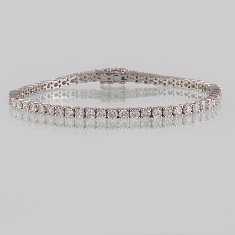 ARMBAND, 18K vitguld med briljantslipade diamanter ca 5,89 ct. Vikt 12,2 gram.