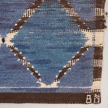 CARPET. "Snedrutan, blå". Knotted pile in relief. 306 x 200,5 cm. Signed AB MMF BN.