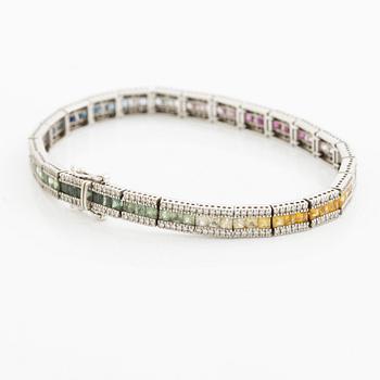 Bracelet 18K white gold with sapphires and round brilliant-cut diamonds.