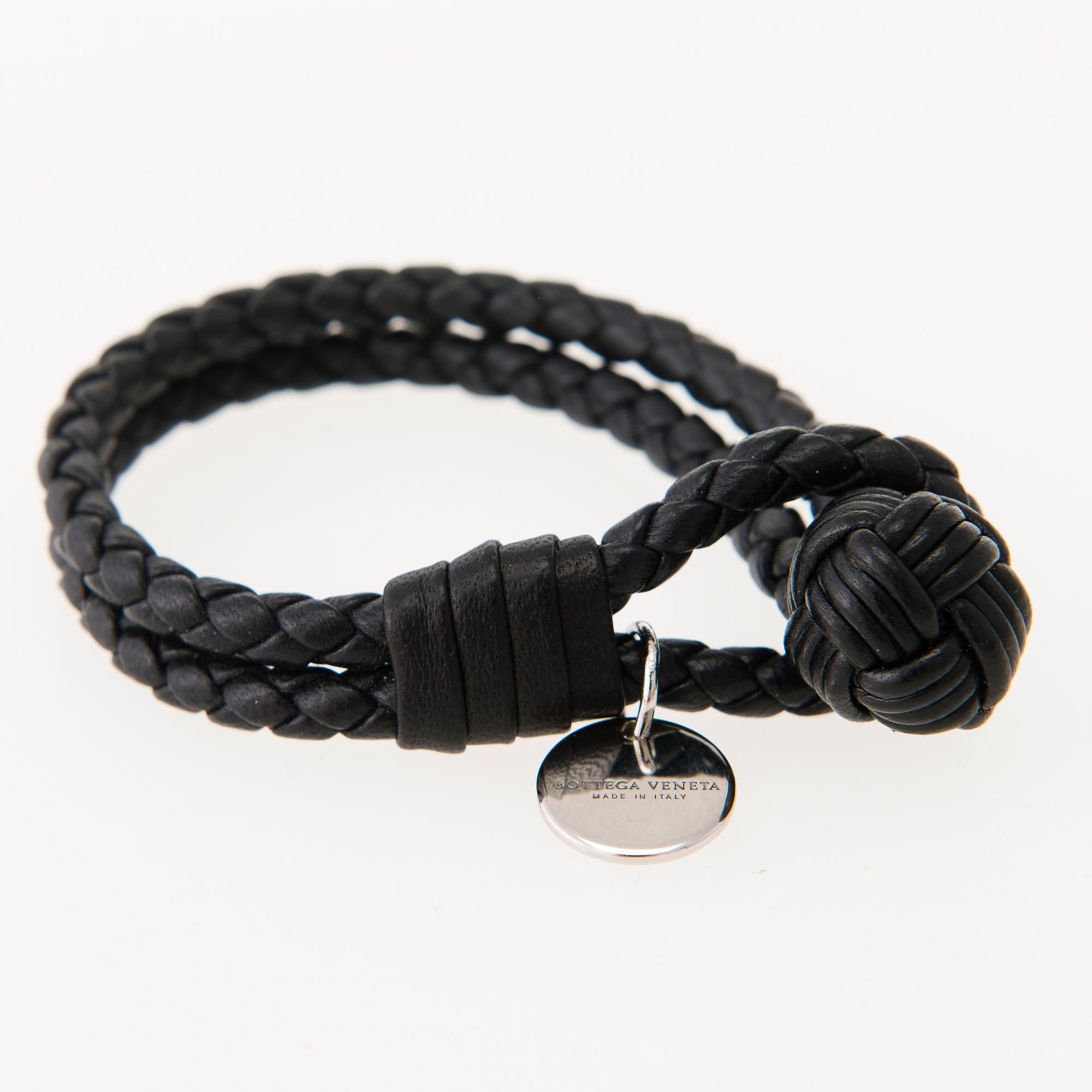 BOTTEGA VENETA LEATHER BRACELET.