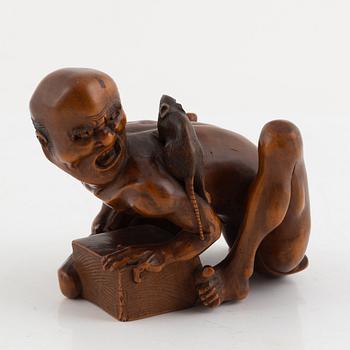 A Japanese mei boxwood okimono of a rat catcher. Meiji period.