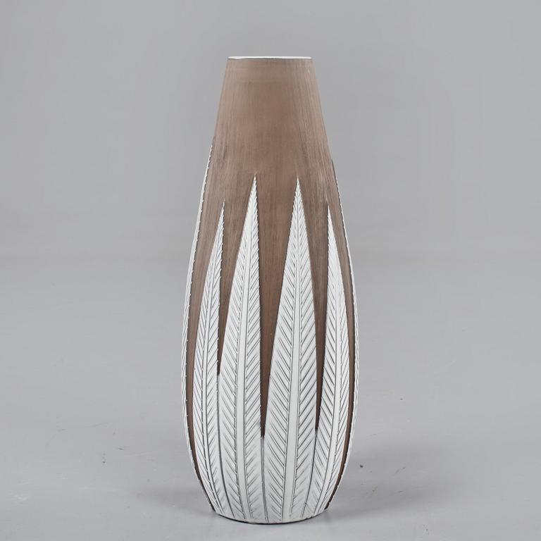 GOLVVAS, stengods, "Paprika", Anna-Lisa Thomson, Upsala Ekeby, 1951-69.