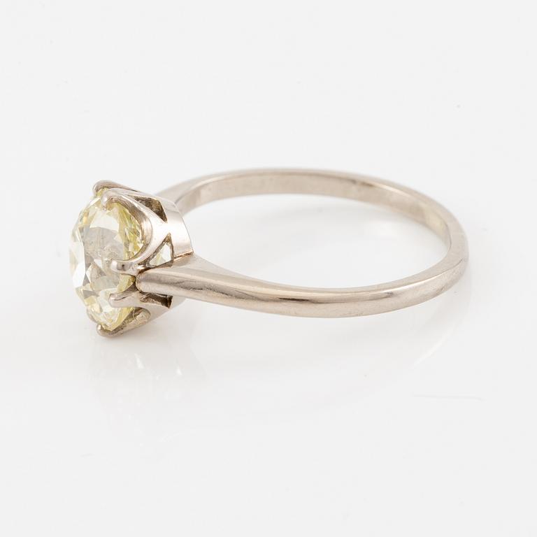 Ring, 18K vitguld med gammalslipad diamant, ca 1.85 ct.