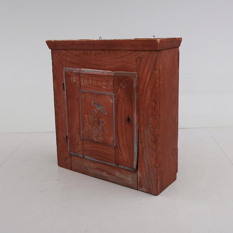 HÄNGSKÅP, allmoge, 1800-tal.