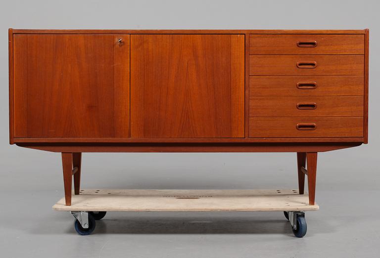 SIDEBOARD, 1900-talets tredje kvartal.