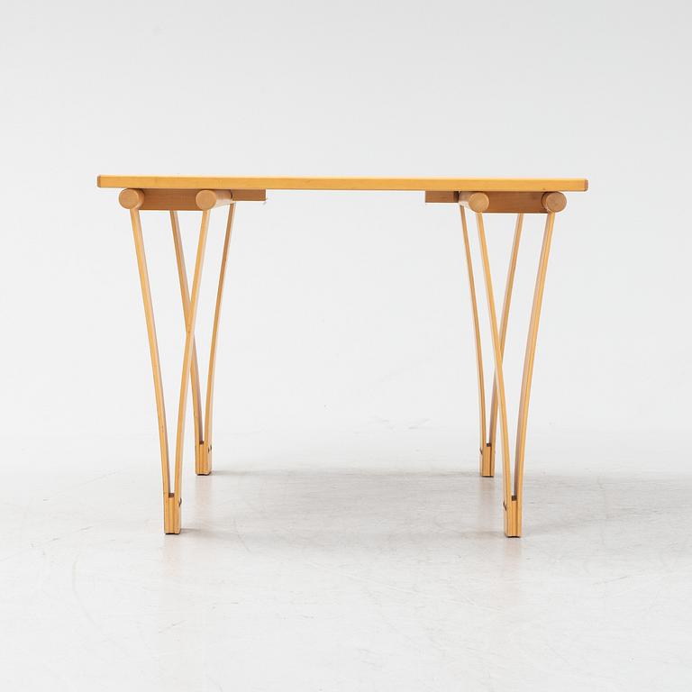 Soffbord/sidobord, masurbjörk, 1900-talets slut.