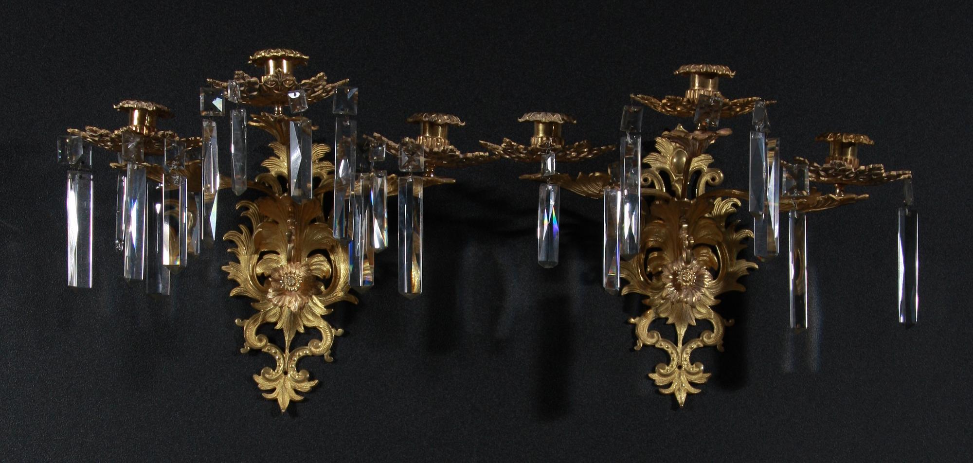 VÄGGLYSTRAR, ett par. Nyrokoko, 1800-talets andra hälft.