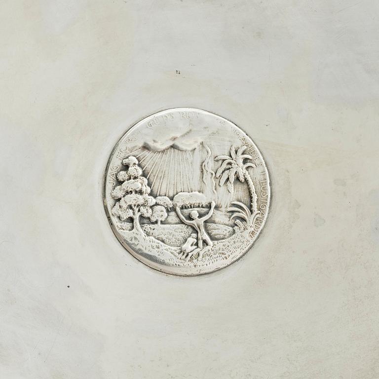 Two sterling silver bowls with handles, Atelier Borgila, designed by Erik Fleming, Stockholm 1930.