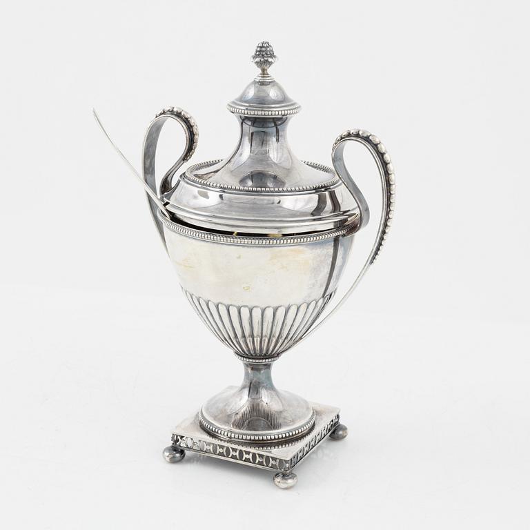 Sockerskål, silver, Gustaviansk stil, K. Andersson, Stockholm 1898.