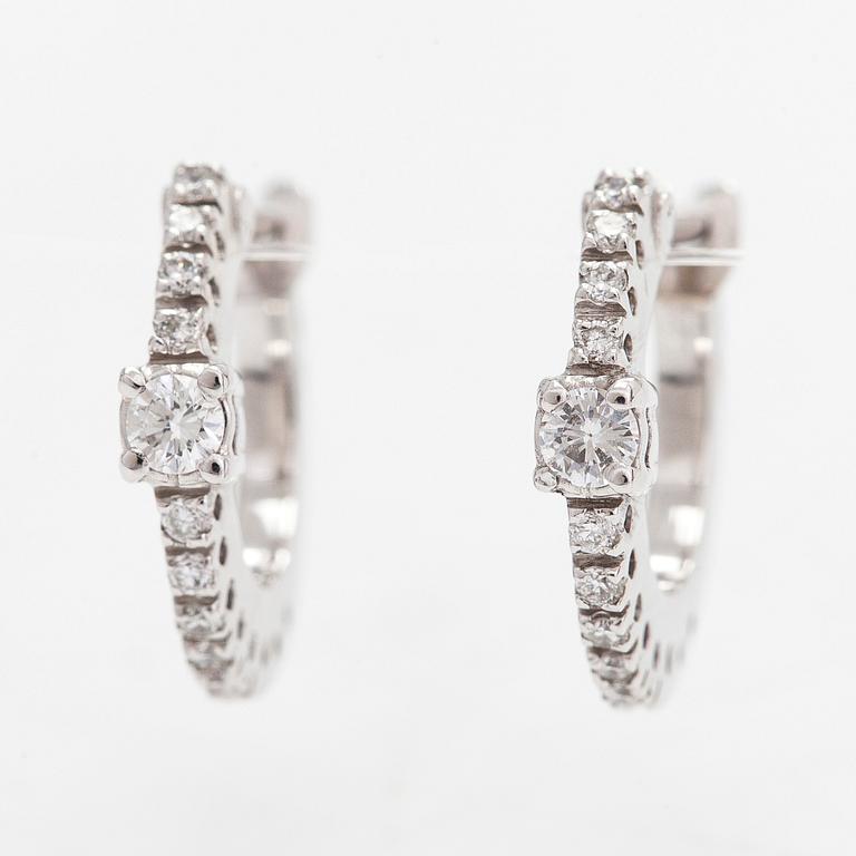 Örhängen, 18K vitguld, diamanter tot. ca 0.18 ct. Italien.