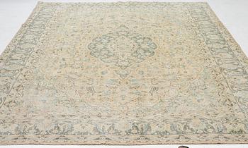 Vintage rug, approx. 380 x 288 cm.