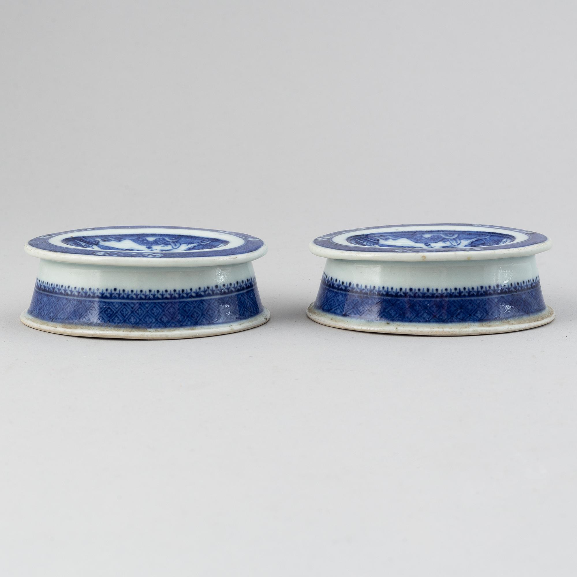 A pair of blue and white salts, Qing dynasty, Jiaqing (1796-1820).