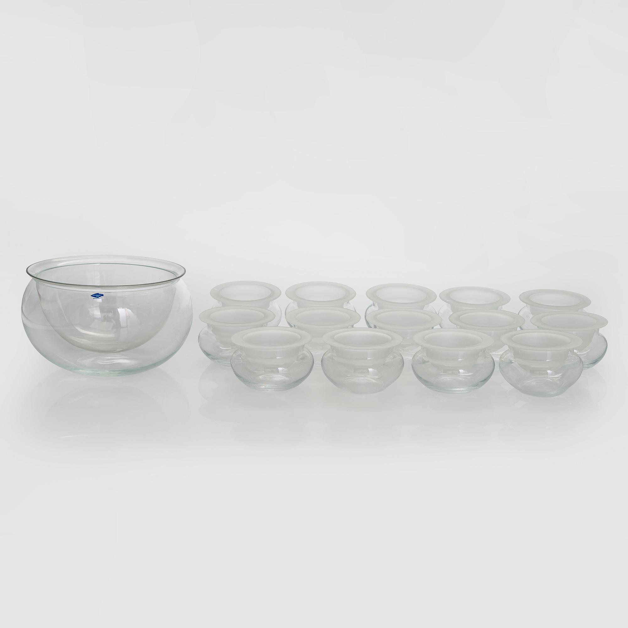Signe Persson-Melin, A set of 14 bowls 'Boda frost', Boda late 20th century and two glass bowls.