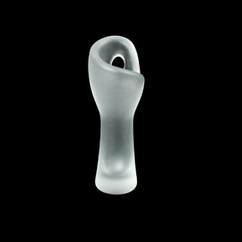 TIMO SARPANEVA, skulptur, glas, "Pirunnyrkki" (Jättens näve), Iittala, Finland.