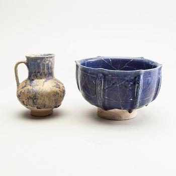 Skål, kanna samt två krukor, keramik. Persien, Möjligen 11-1300-tal.
