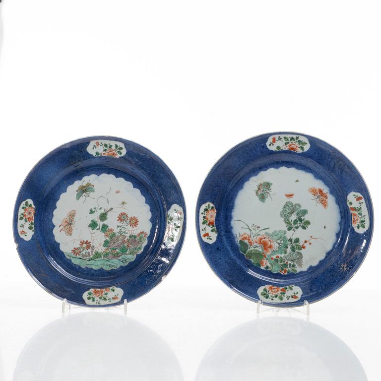 Tallrikar, ett par, porslin, Qingdynastin, Kangxi (1662-1722).