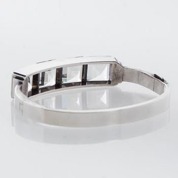 ARMRING, Wiwen Nilsson, Lund, 1947. Sterlingsilver med bergkristaller.