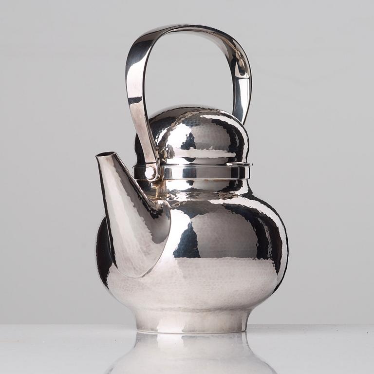 An Eric Löfman sterling teapot, executed by Markström Uppsala 1976.