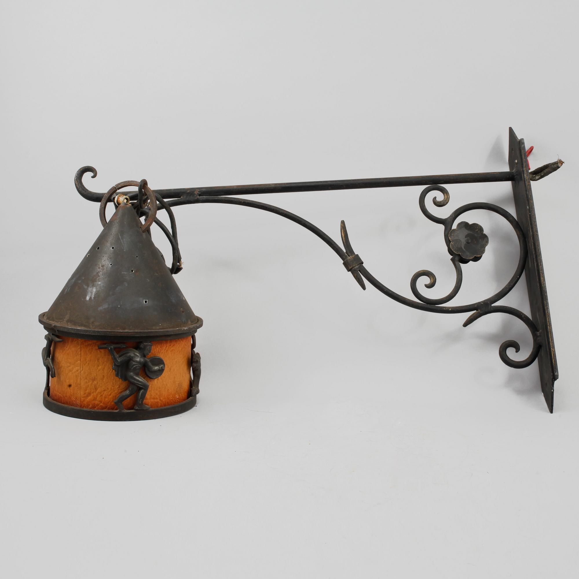VÄGGLAMPA, 1900-talets första kvartal.