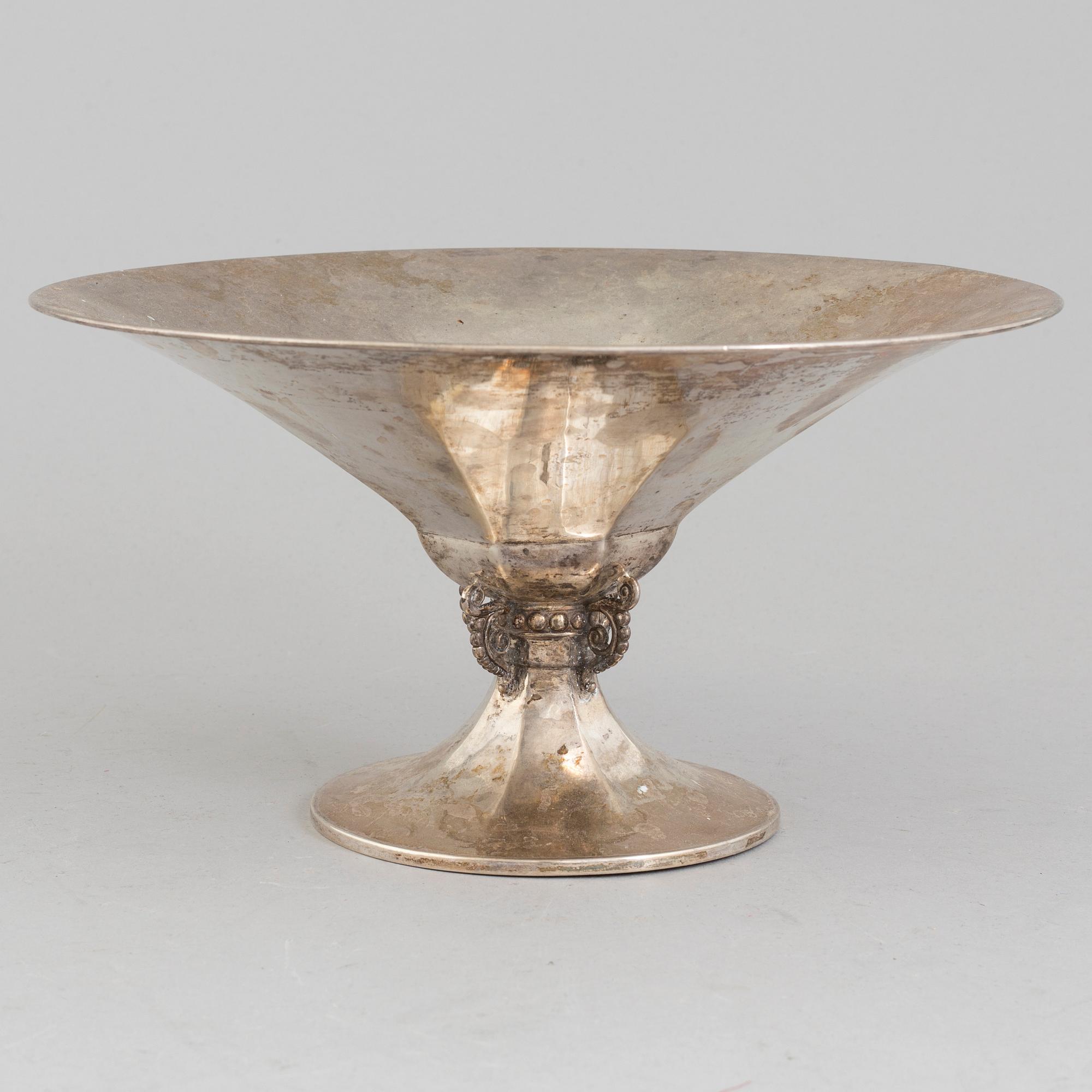 W.A. BOLIN, skål på fot, silver, Stockholm, 1925.
