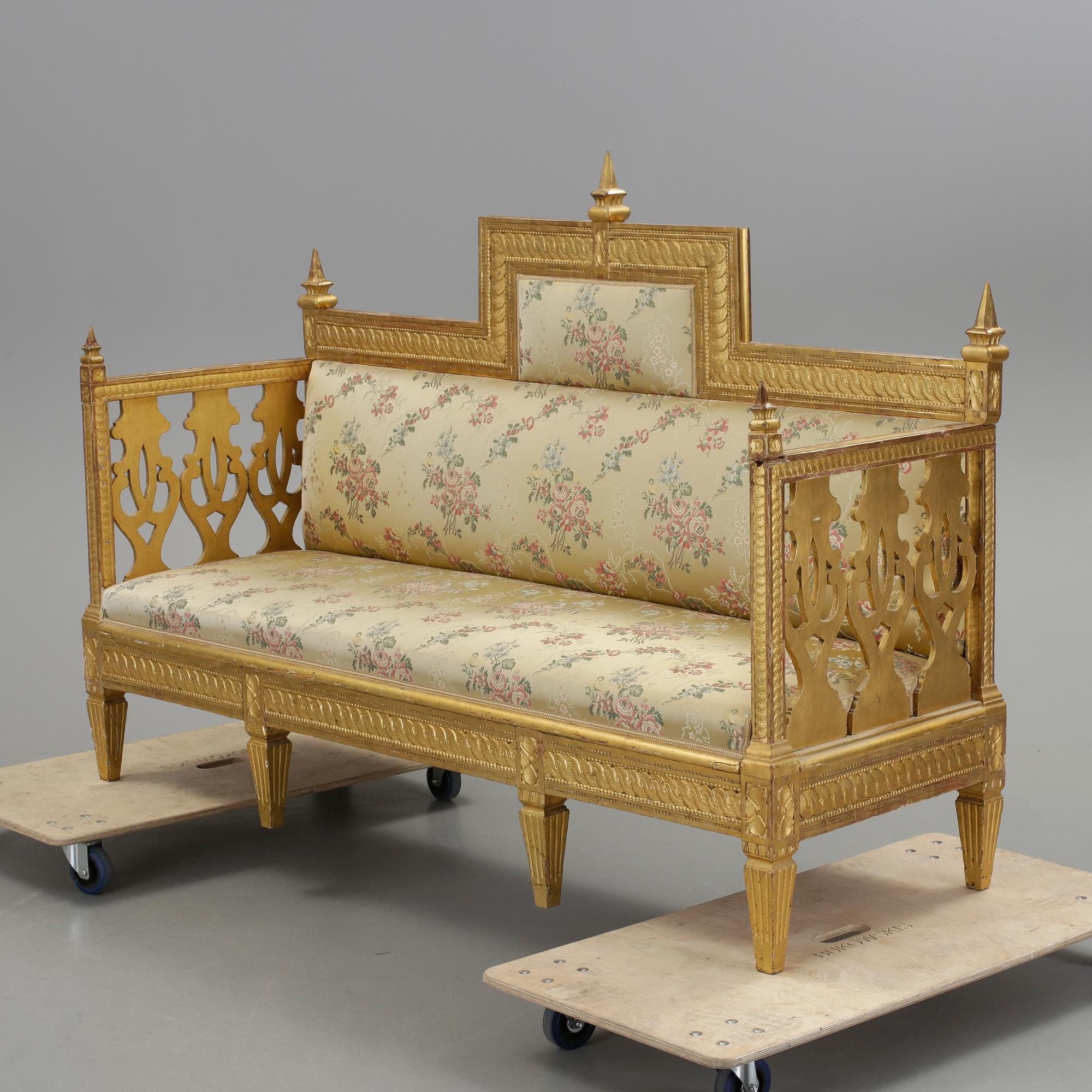 SOFFA, sengustaviansk, omkring år 1800.