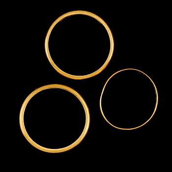 RINGAR, 3 st, 23K guld. Vikt ca 14 g.