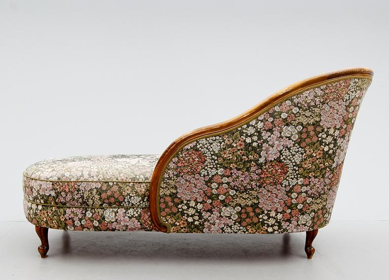 SCHÄSLONG, rokokostil, 1900-talets första hälft.