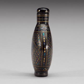 A lacque burgalate snuff bottle, early 20th Century.