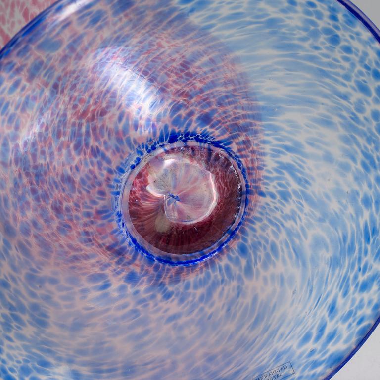 A glass vase by Lars Sestervik, Lindshammar, signed and dated 90.