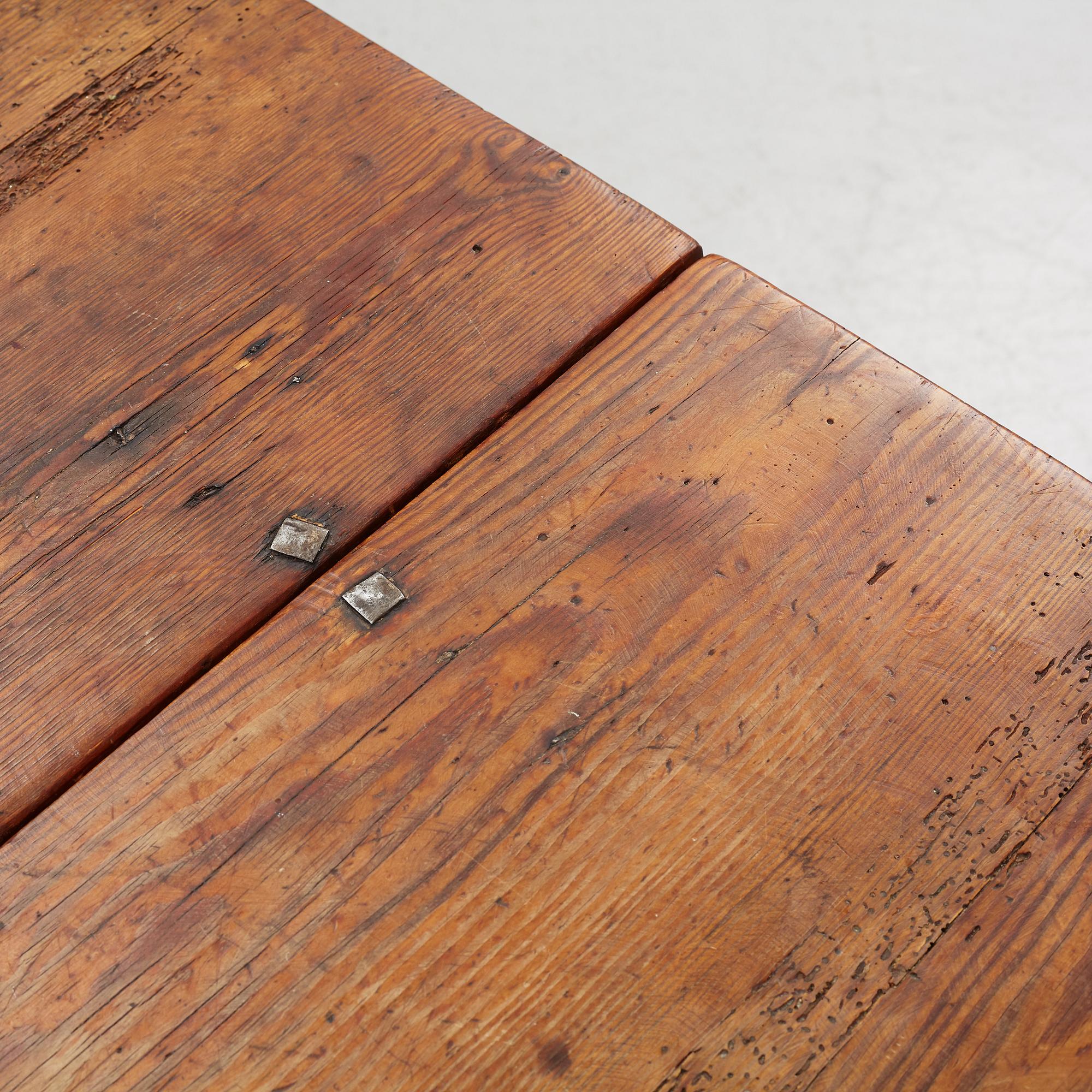 Drop-leaf table, 19th Century.