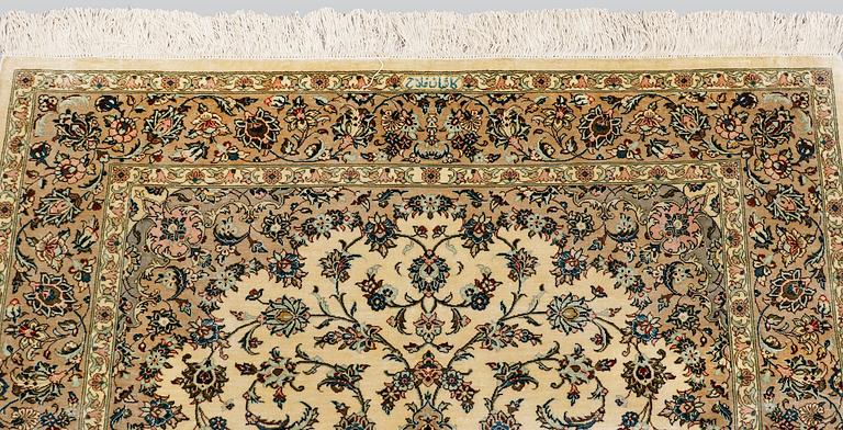 Matta, silke Keshan Signerad, ca 152 x 101 cm.