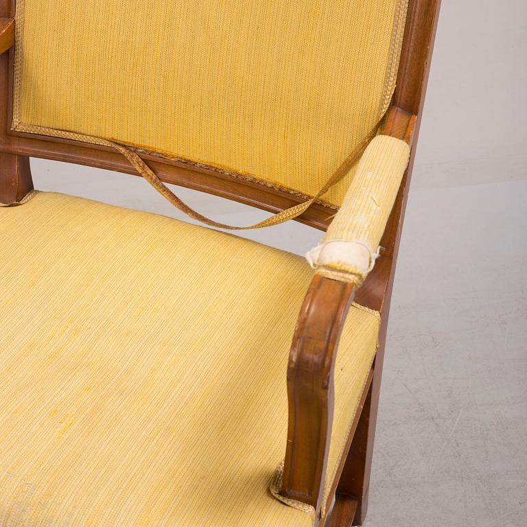 A pair of mahogny veneered armchairs from Nordiska Kompaniet (NK), 1920s.
