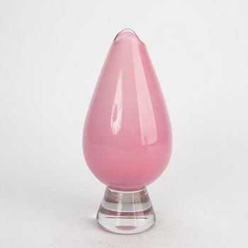 A 1950s glass vase.