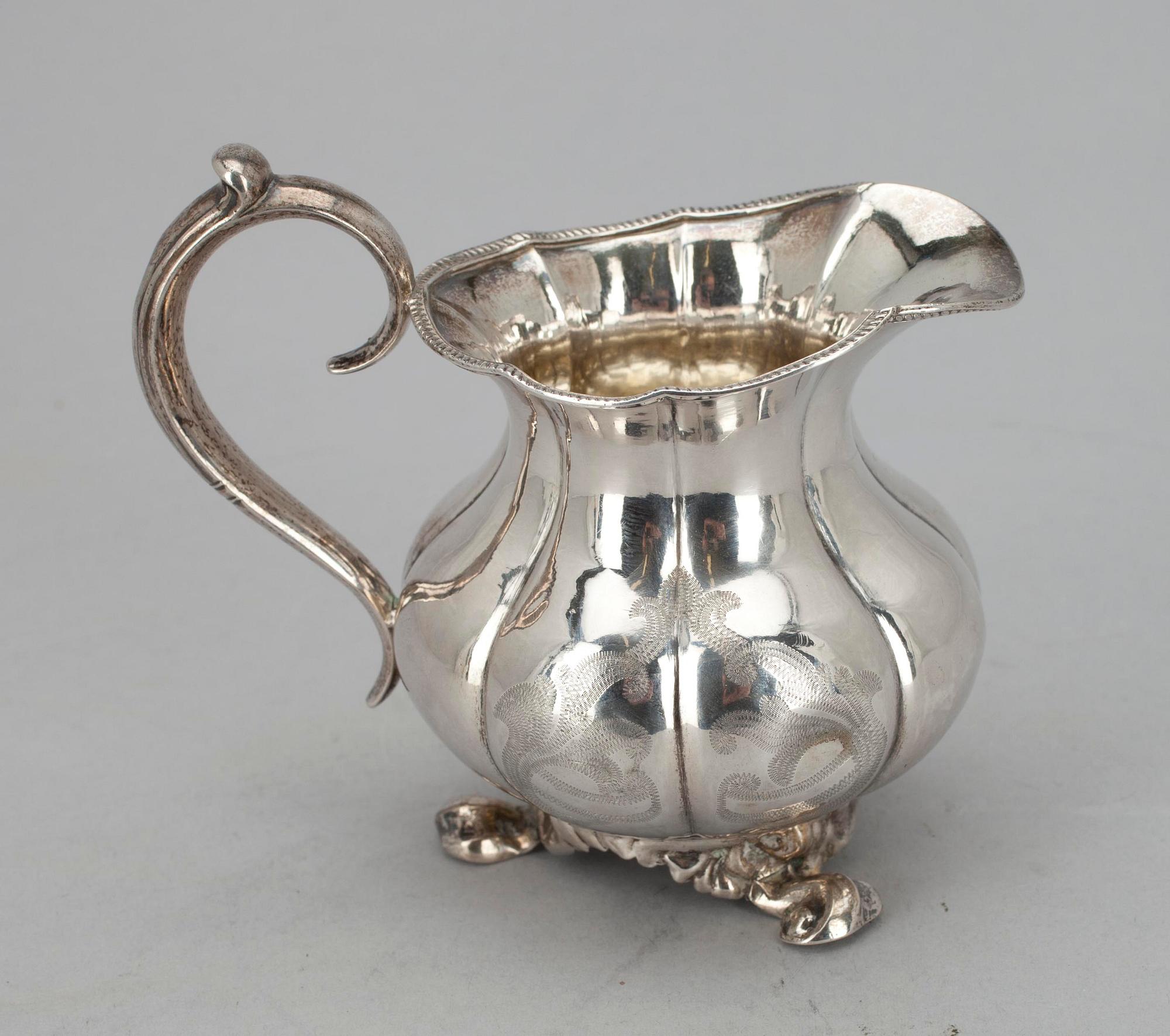 MJÖLKKANNA, silver, O.R.Lundgren, Åbo 1868. Vikt ca 103 g.