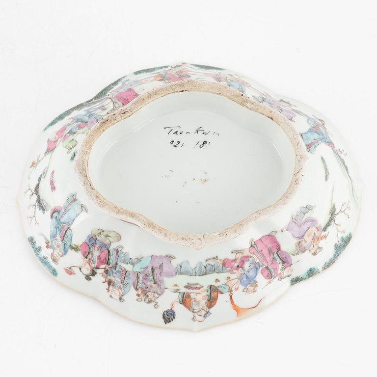 A porcelain bowl, China, Qing dynasty, second half of the 19th century.