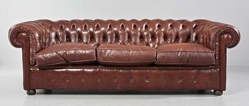 SOFFA SAMT FÅTÖLJ, Chesterfield-modell, 1900-talets andra hälft.