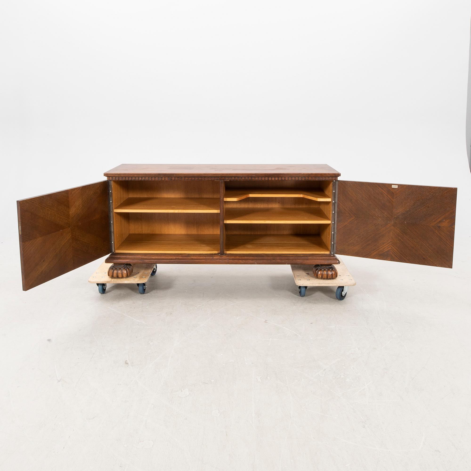 Sideboard Swedish Grace Svenska Möbelfabrikerna i Bodafors, 1920-30-tal.