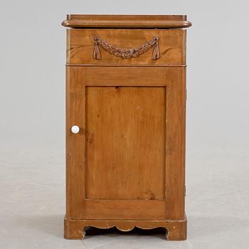 TVÄTTKOMOD, 1900-talets början.