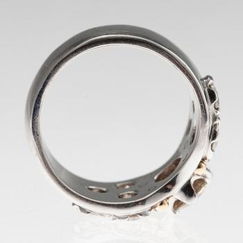 A RING, 14K white gold. Brilliant cut diamonds c. 2,6 ct. P. Aittala Jyväskylä 2001. Size 18. Weight 13,5 g.