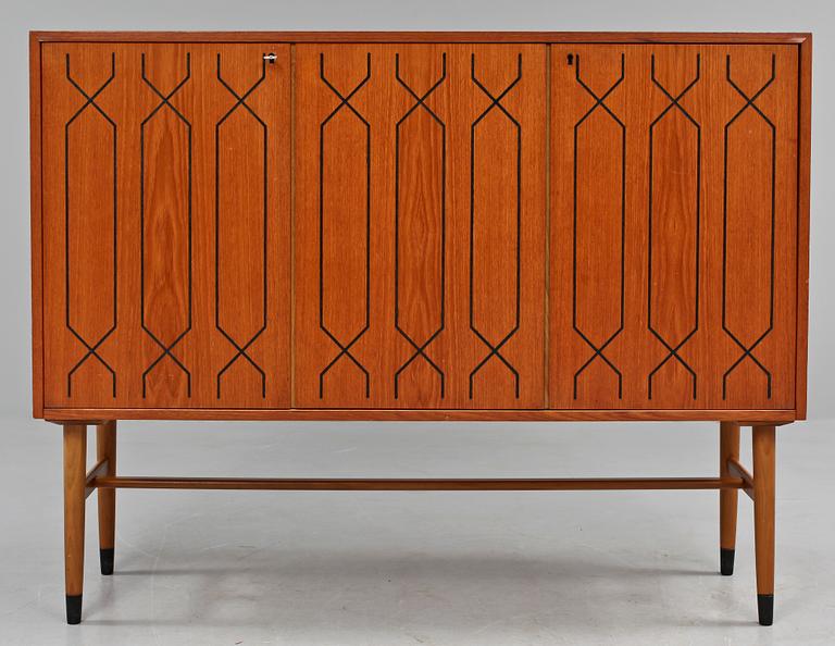 SIDEBOARD, 1900-talets mitt.