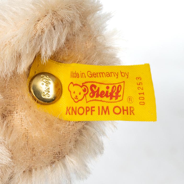 Steiff teddy bears, 2, second half of the 20th century.