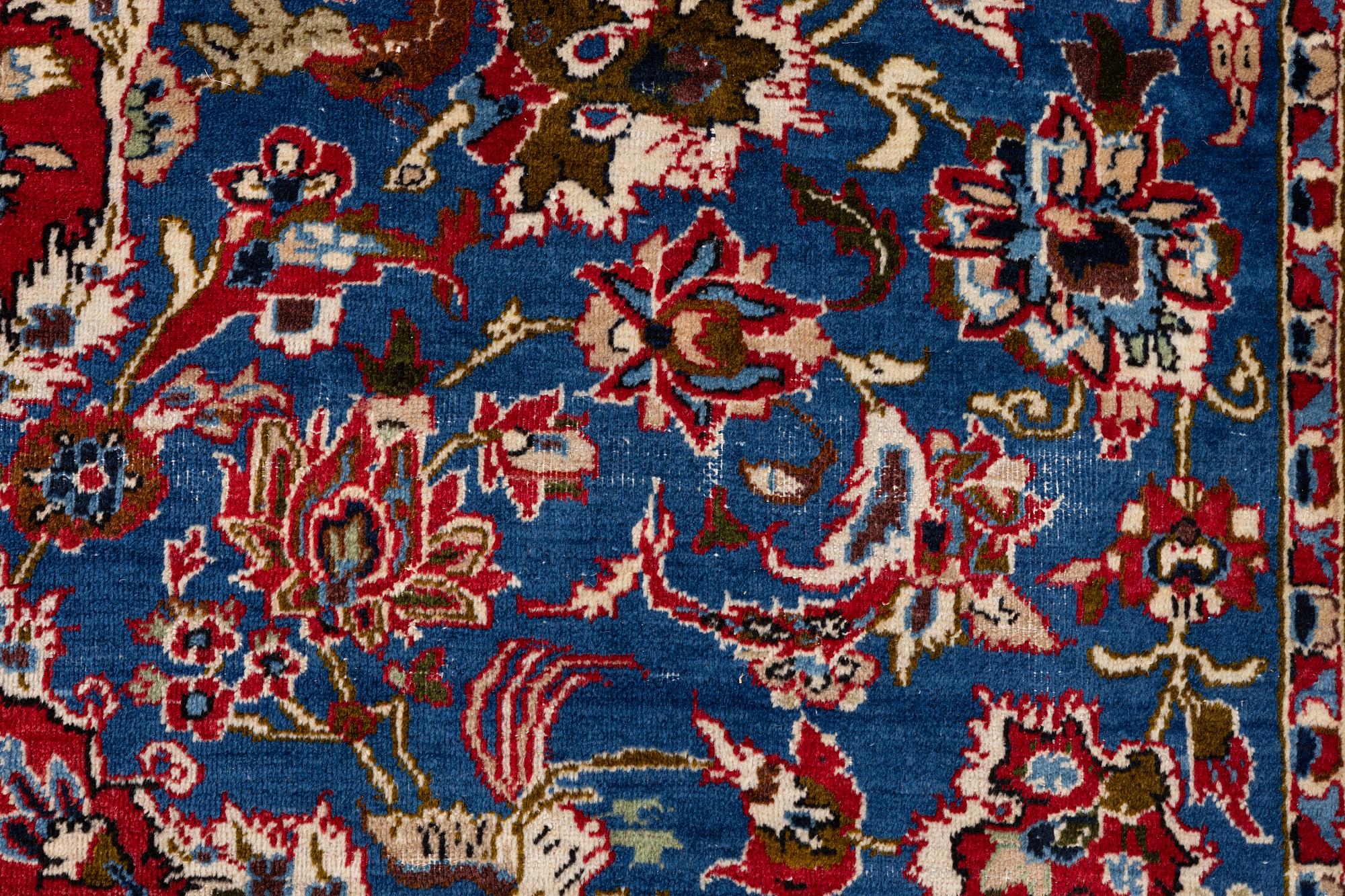 A Najafabad carpet, c. 293 x 202 cm.