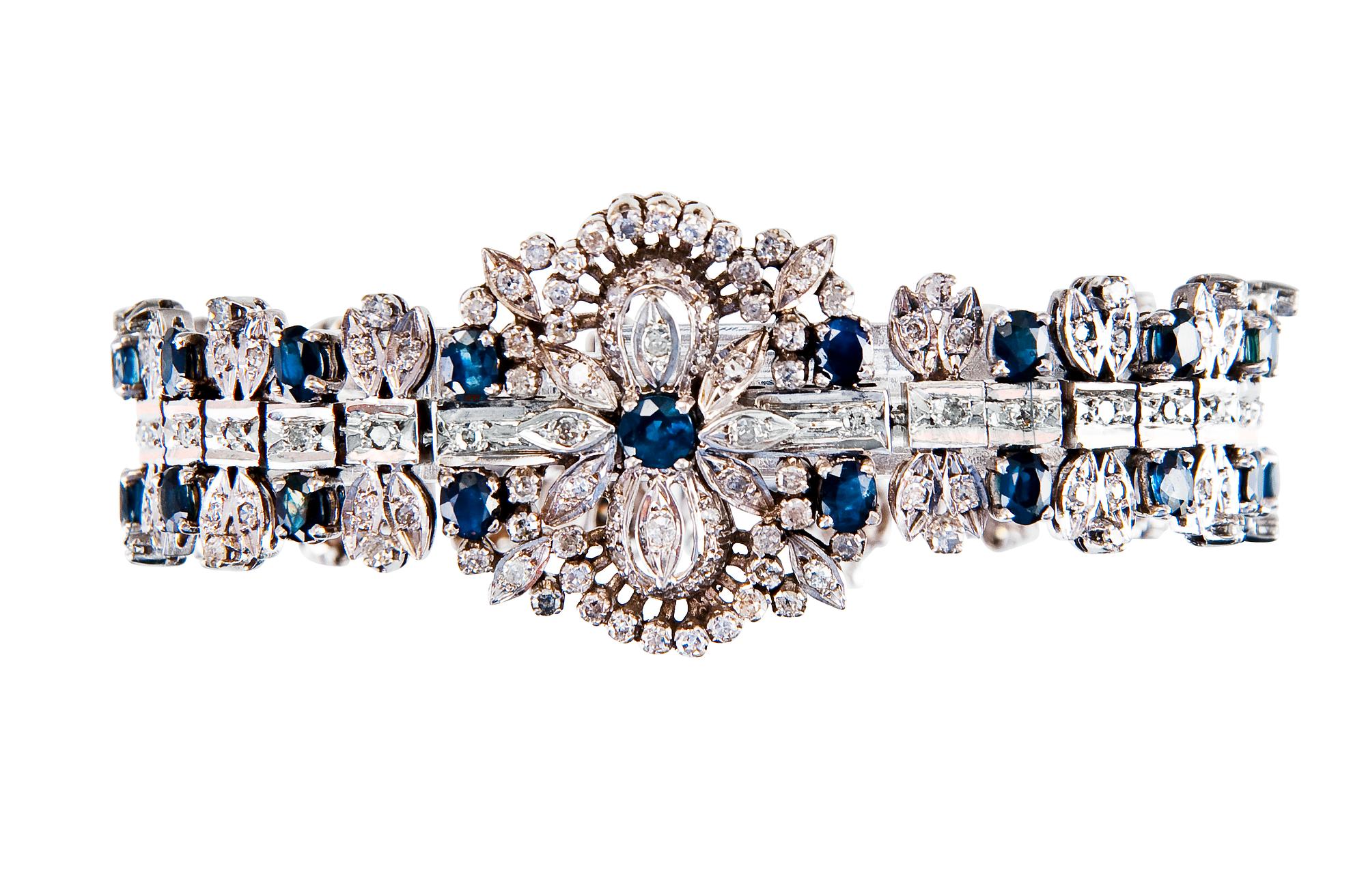 BRACELET.