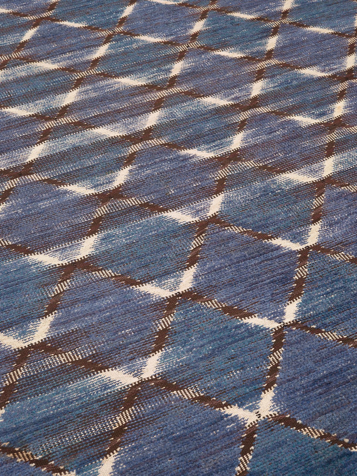 CARPET. "Snedrutan, blå". Knotted pile in relief. 306 x 200,5 cm. Signed AB MMF BN.