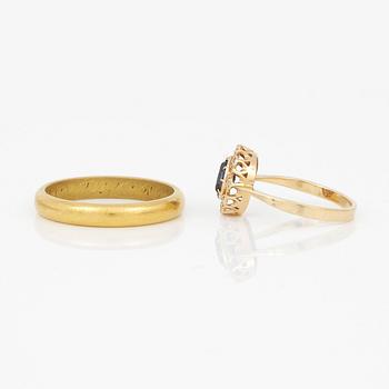 RINGAR, 2 st, olika guldhalter, troligen 1900-talets mitt. Total vikt ca 9,95 g.