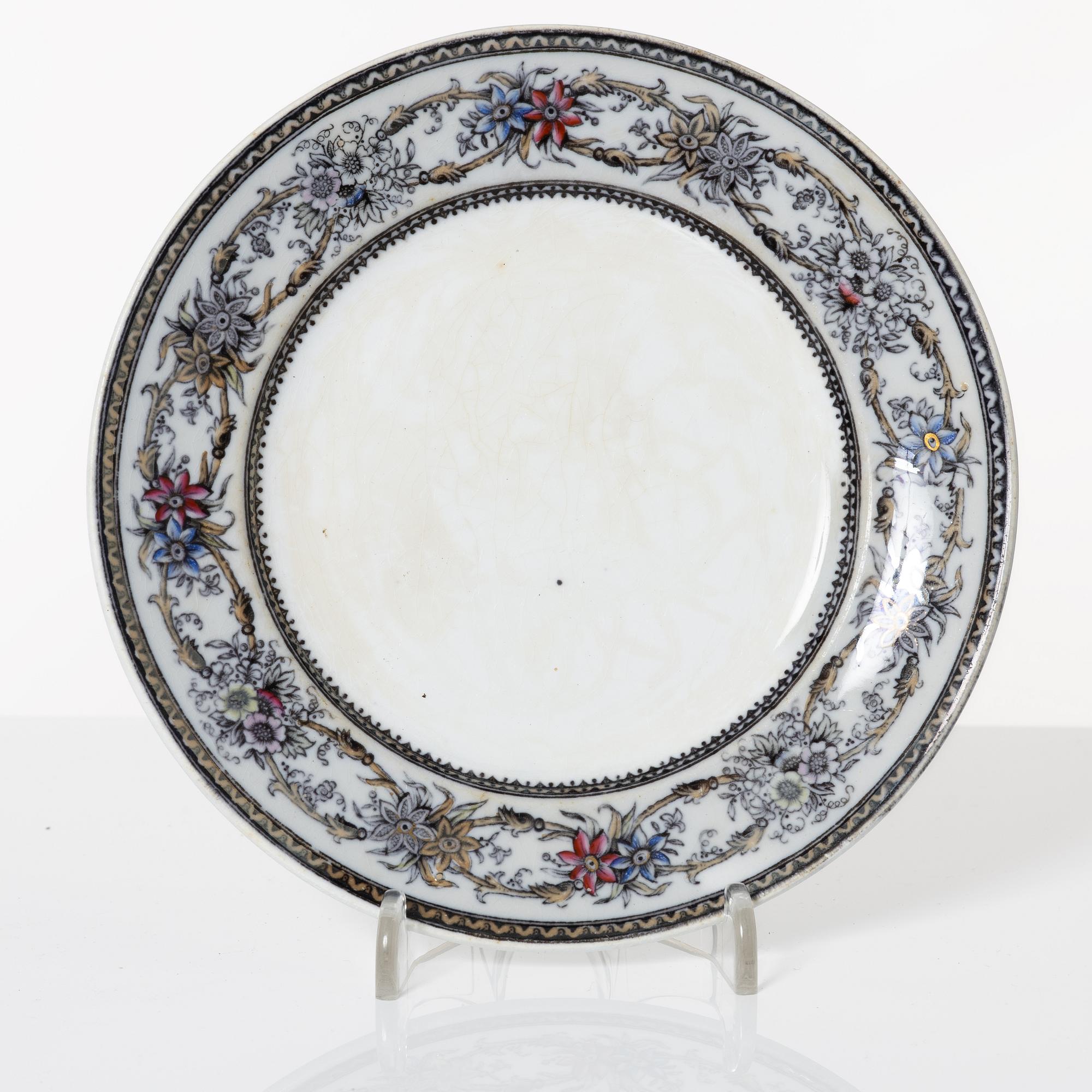 Dinner service, 100 pieces, creamware, "Iris", Rörstrand, second half of the 20th Century.
