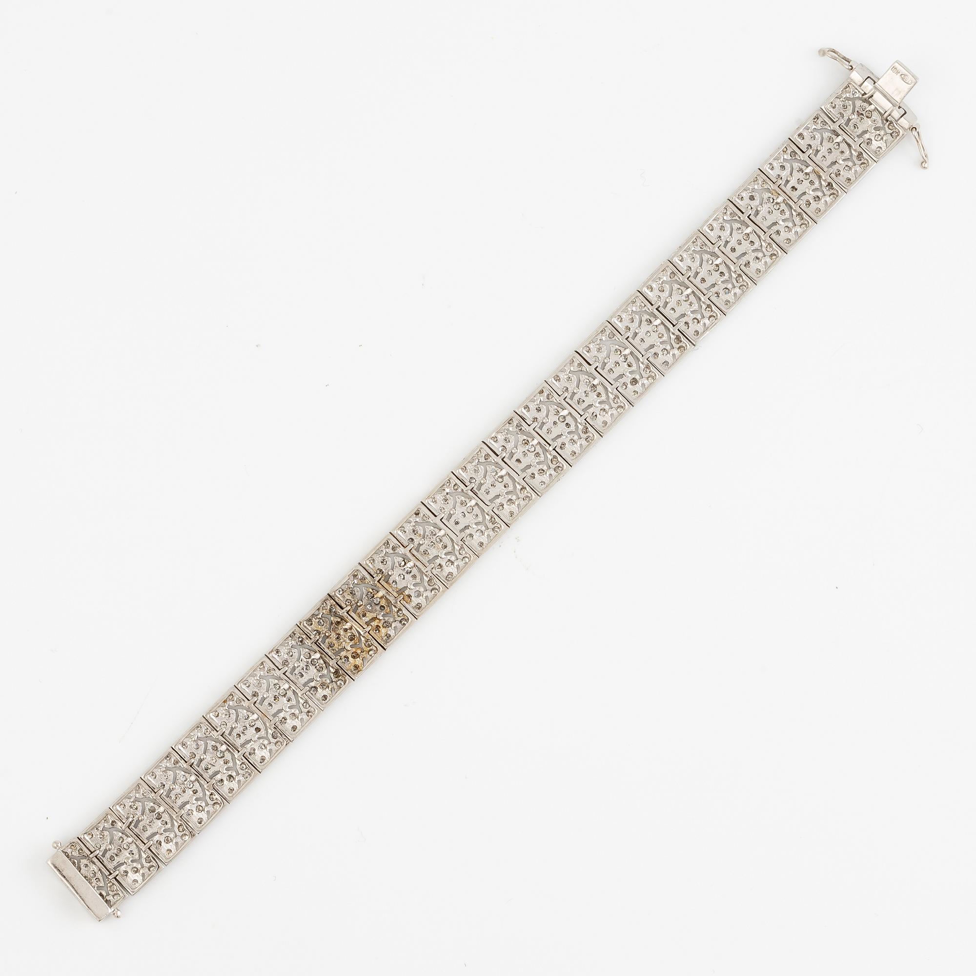 Bracelet, 18K white gold and brilliant-cut diamonds.